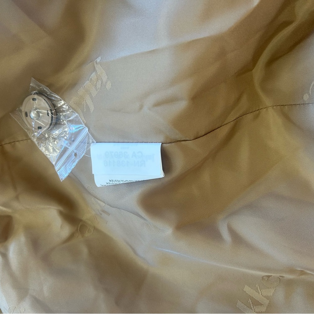 Luxurious Faux Fur Coat Brand New - Picture 4 of 7